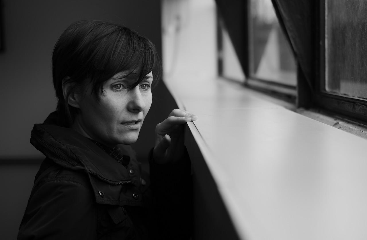 sad, grief, black and white mono-659422.jpg